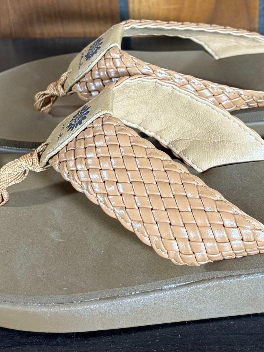 Yellow Box Gracia Sandals Flip Flops Basketweave Strap Tan Womens Sz 11 - EUC